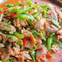 ยำหมูย่างก้านคะน้า