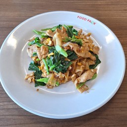 เส้นใหญ่ผัดซีอิ้ว