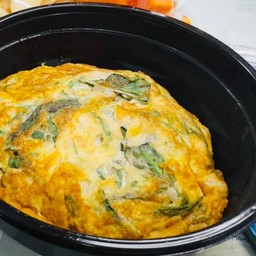 ข้าวหอมมะลิ กับไข่เจียวทรงเครื่องไส้แน่น ไข่ 3 ฟอง