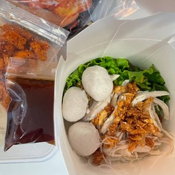 [อร่อยซ่ากับโค้ก] หมี่ไก่ฉีกแอนด์เดอะแก๊งคูณ2 (2กล่อง)+ 2 โค้ก ออริจินัล (กระป๋อง)