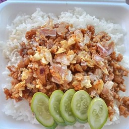 ข้าวราดหมูสับกระเทียมพริกไทย