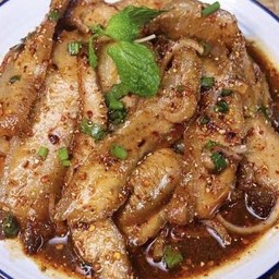 ลาบคอหมูทอด