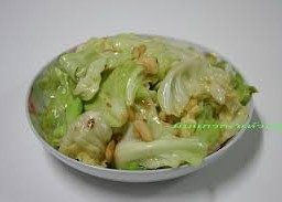 กะหล่ำปลีผัดน้ำปลากับข้าว