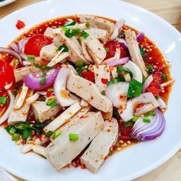 ยำหมูยอไข่แดงเค็ม
