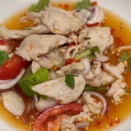 ยำอกไก่พริกขี้หนูสวน delivery