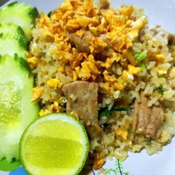 ข้าวผัดหมูใส่ไข่
