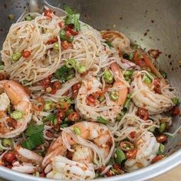 ยำขนมจีนกุ้ง