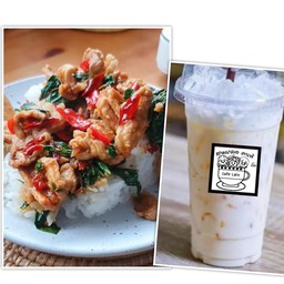 เซ็ตข้าวกระเพราหมูชิ้น+เครื่องดื่มเย็น1แก้ว