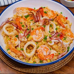 ข้าวผัดสามเกลอ ( หมู หมึก กุ้ง)