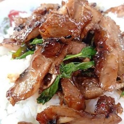 ข้าวราดกระเพราคอหมูย่าง