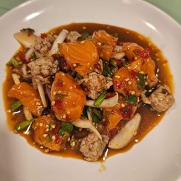 ยำแซลม่อนหมูสับ