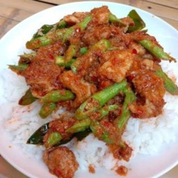 ข้าวราดพริกแกงหมู