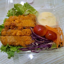 สลัดไก่กรอบ เจ