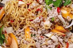 ยำมาม่าหมูสับ