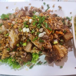 หมูกรอบทอดกระเทียม
