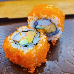 ซูชิ ข้าวปั่นโรลไข่กุ้ง สอดไส้สามเกลอ