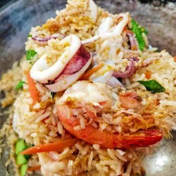 ข้าวผัดหมึกกุ้ง