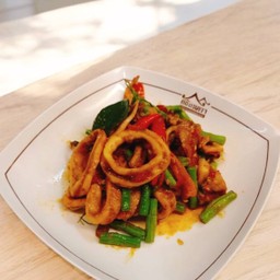 ผัดเผ็ดปลาหมึก