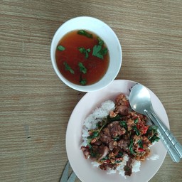 กระเพราหมูตุ๋น