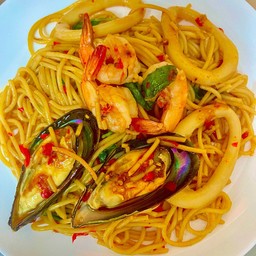 สปาเก็ตตี้กะเพราทะเลรวม