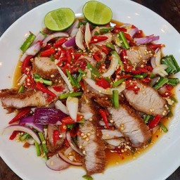 ยำสามชั้นทอด