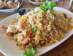 ข้าวผัดรวม จานใหญ่