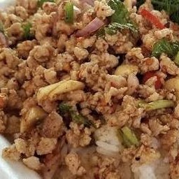 ลาบหมูราดข้าว