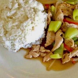 ผัดพริกหยวกไก่ราดข้าว