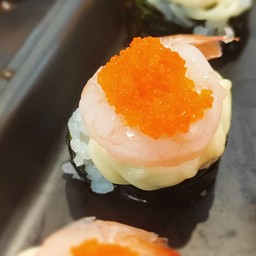 ซูชิ กุ้งแก้ว มายองเนส ออนท็อปไข่กุ้ง