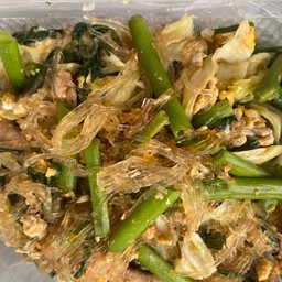 สุกี้แห้ง