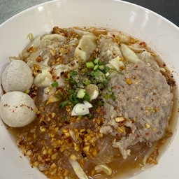 วุ้นเส้นเกี้ยวหมูเด้งต้มยำ