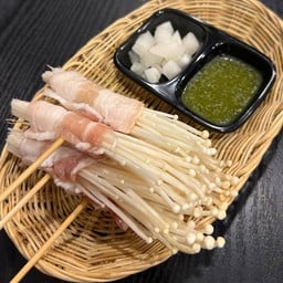 สามชั้นพันเห็ดเข็มทอง