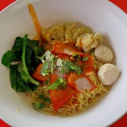 เจิน จู บะหมี่เกี๊ยว ข้าวหมูแดงหมูกรอบ อ่อนนุช 53-55