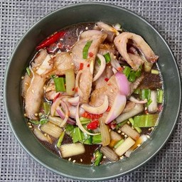 ยำคอหมูย่าง