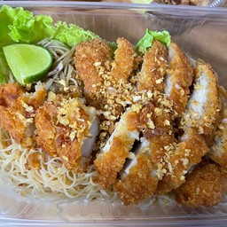 เส้นหมี่ไก่ทอด น้ำพริกกากหมู อร่อยมากกกกก