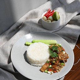 ข้าวหน้าสามชั้นคั่วพริกเกลือ