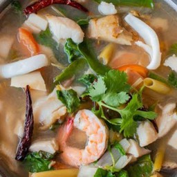 ต้มยำรวมมิตรน้ำใส (ใส)