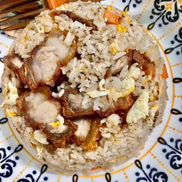 ข้าวผัดหมูกรอบ