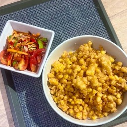 ตำข้าวโพดทอด Crispy Fried Corn With Spicy Salad