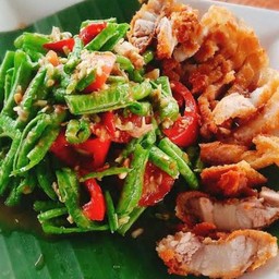 ตำถั่วหมูกรอบ