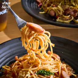 สปาเก็ตตี้ซอสมะเขือเทศไส้กรอก