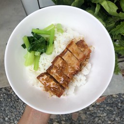 ข้าวหมูกรอบ