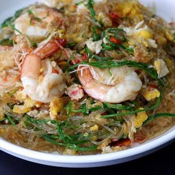 ผัดวุ้นเส้นชะอมกุ้ง