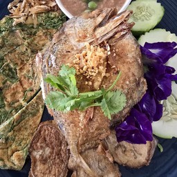 ข้าวมันน้ำพริกปลาทู+ชะอมชุบไข่+มะเขือม่วงชุบไข่