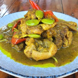 ไก่ผัดเผ็ดหน่อเหรียง
