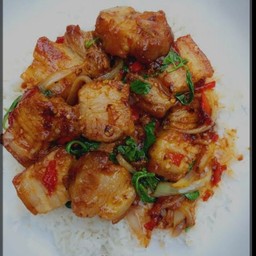 หมูกรอบผัดพริกเผา