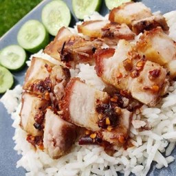 ข้าวหน้าหมูกรอบ