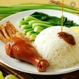 ข้าวน่องไก่鸡腿饭