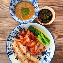 หมูแดงฮ่องกงหมูกรอบย่างเตาถ่าน