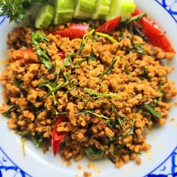 ผัดเผ็ดกระดูกหมูอ่อนคั่วพริกแกง